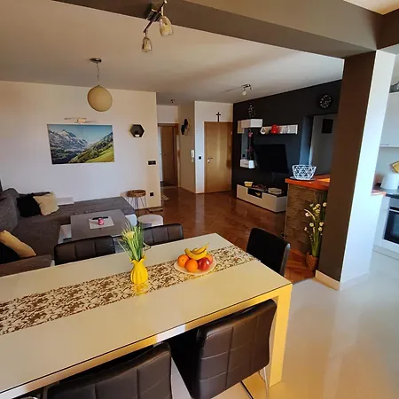 Dora * ماكارسكا